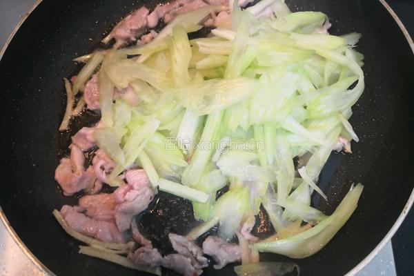 西芹炒瘦肉的做法图解12