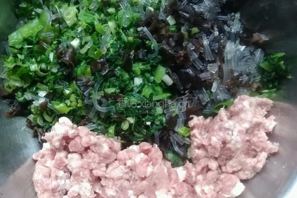菜苗肉馅包子的做法图解2