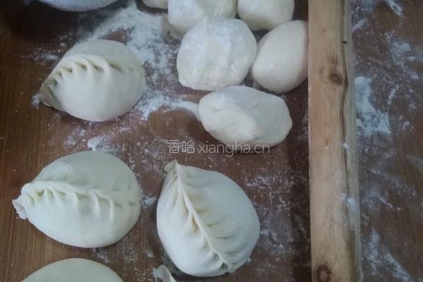 菜苗肉馅包子的做法图解4