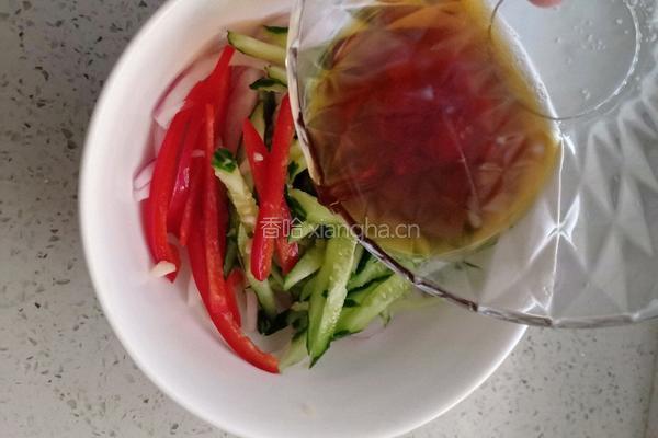 洋葱拌黄瓜的做法图解6