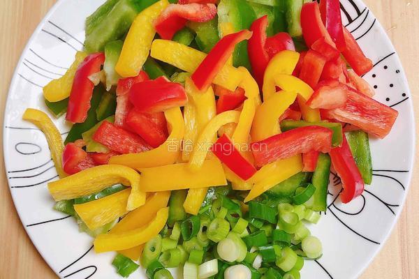 彩椒肘花肉炒饭（5分钟快手炒饭）的做法图解2