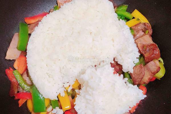 彩椒肘花肉炒饭（5分钟快手炒饭）的做法图解11