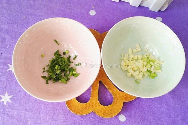 金针菇蒸西红柿的做法图解3