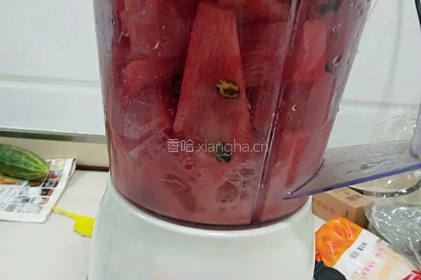 西瓜汁冷饮的做法图解3