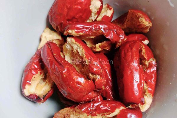 红枣牛奶玉米羹的做法图解3