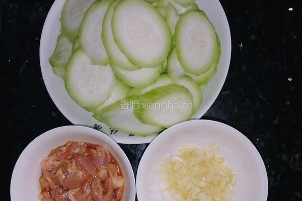 丝瓜炒肉丝的做法图解1