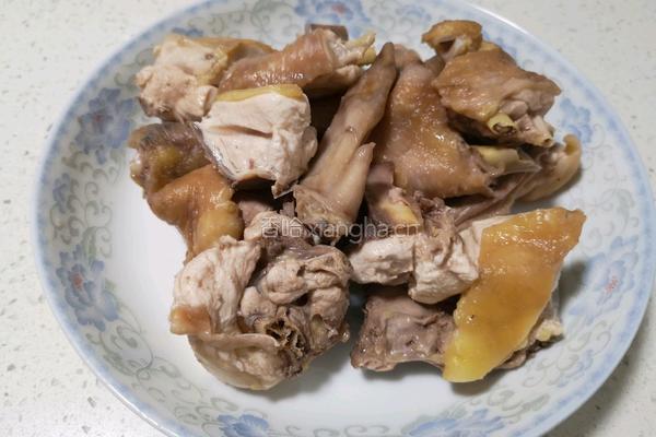 茶树菇姬松茸煲鸡汤的做法图解3