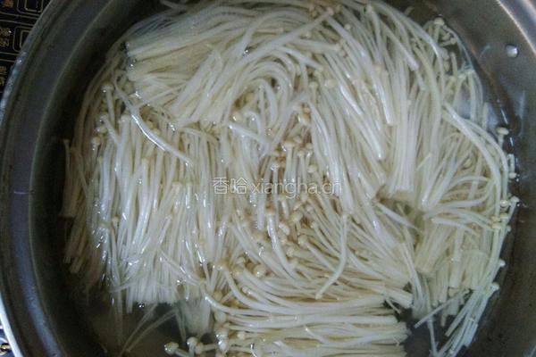 凉拌金针菇的做法图解2