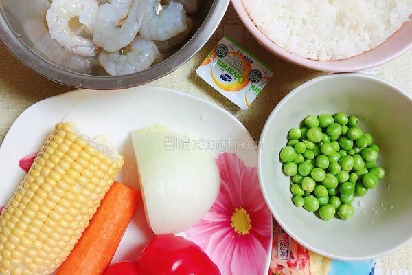 快手茄汁虾仁焗饭的做法图解1