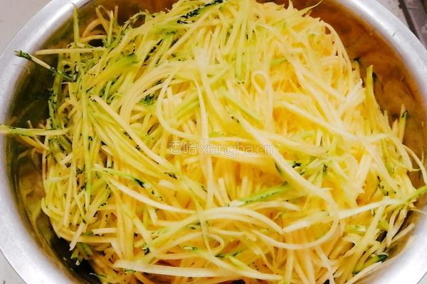 南瓜丝煎饼 拖面的做法图解1