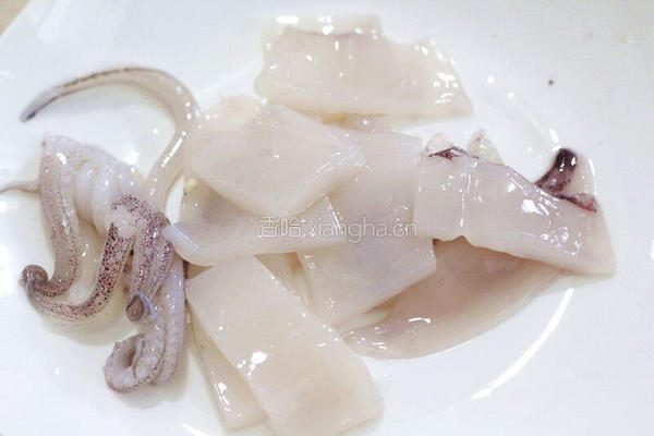 宝宝营养辅食——鱿鱼肠的做法图解2