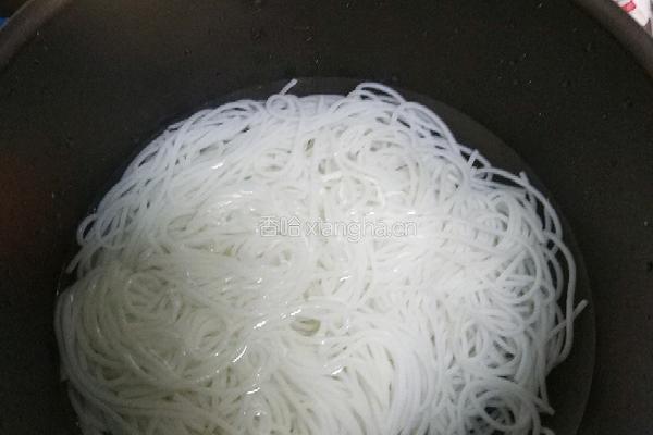 番茄鸡蛋粉的做法图解2