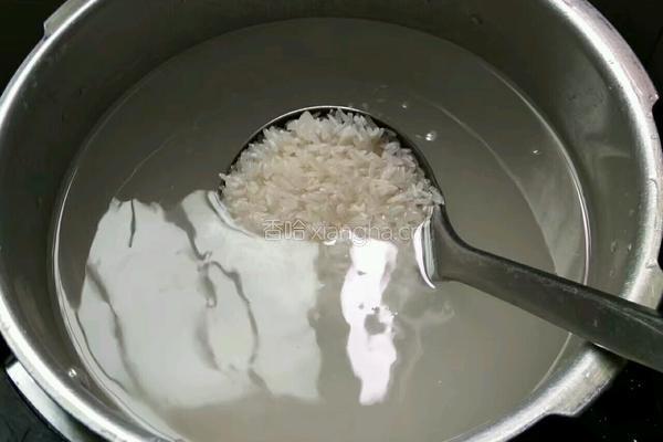 鲜味海蛎粥的做法图解3
