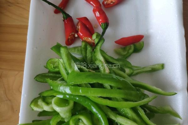 青椒鸡蛋嫩牛肉丝的做法图解2