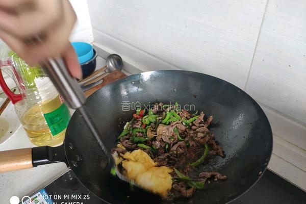 青椒鸡蛋嫩牛肉丝的做法图解9
