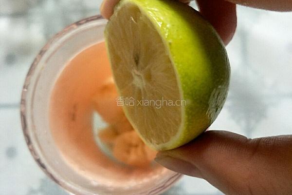 坚果麦片香蕉酸奶昔的做法图解2