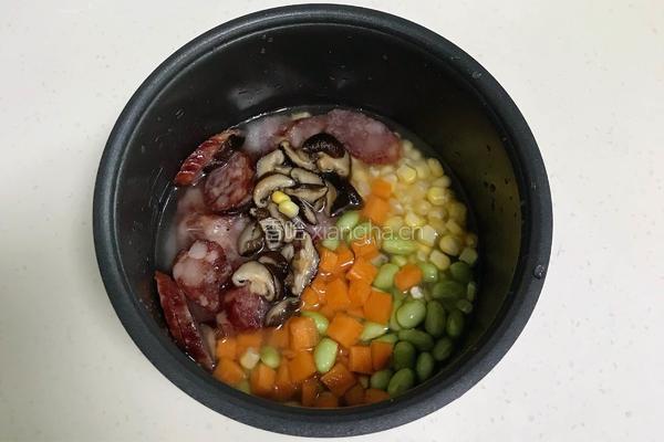 腊肠时蔬焖饭的做法图解4