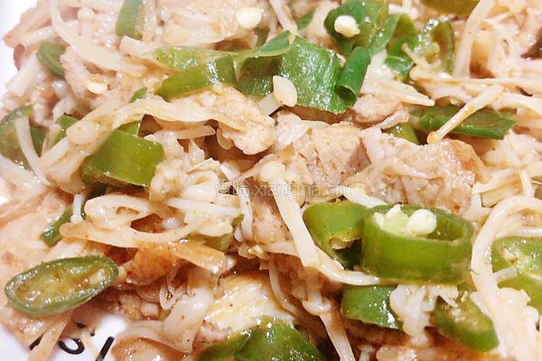 金针菇炒辣椒肉片的做法图解5