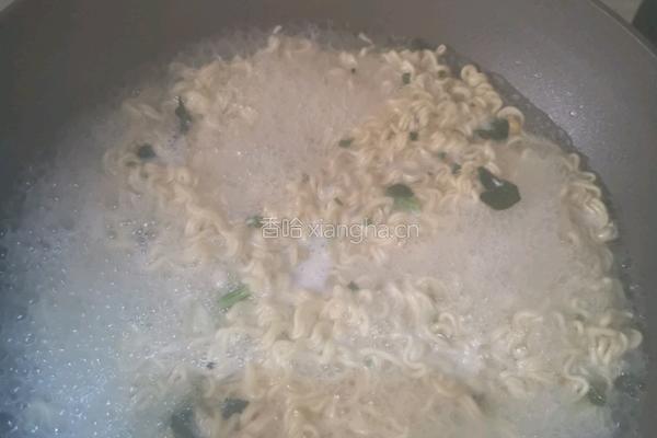 香辣酸汤泡面的做法图解7