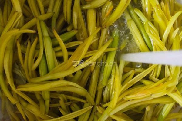 清炒黄花菜的做法图解4