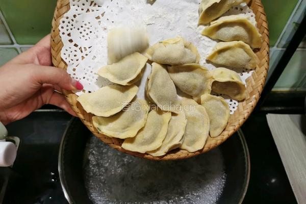 猪肉香菜水饺的做法图解11