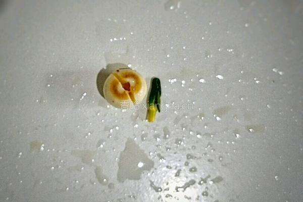 红枣银耳莲子羹的做法图解3