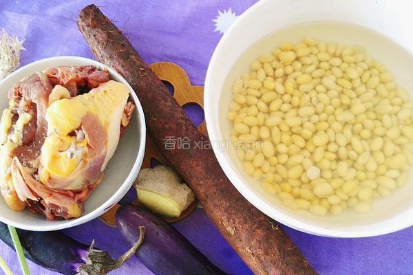 黄豆茄子山药鸡汤的做法图解1