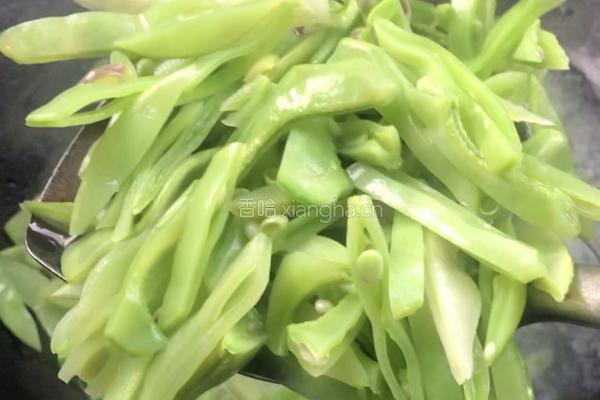 扁豆炒肉的做法图解3