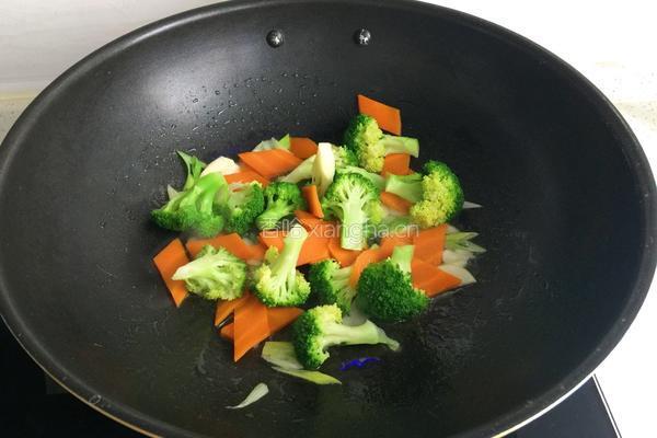 双耳炒西蓝花的做法图解7