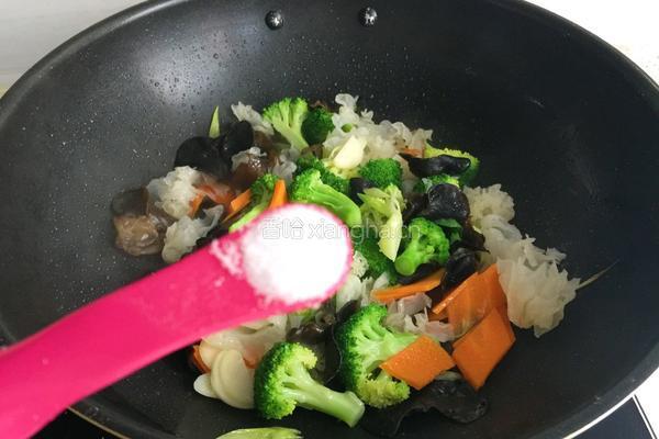 双耳炒西蓝花的做法图解9