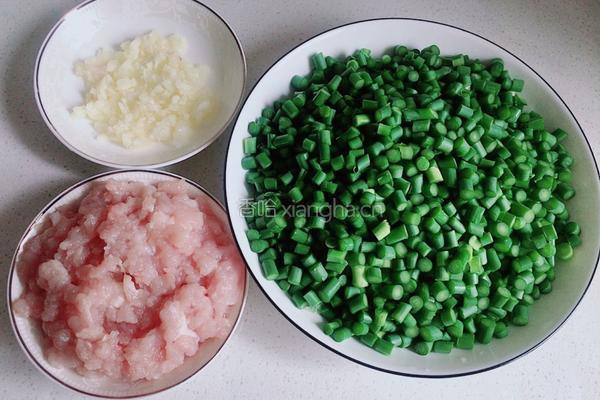蒜苔炒肉末的做法图解1