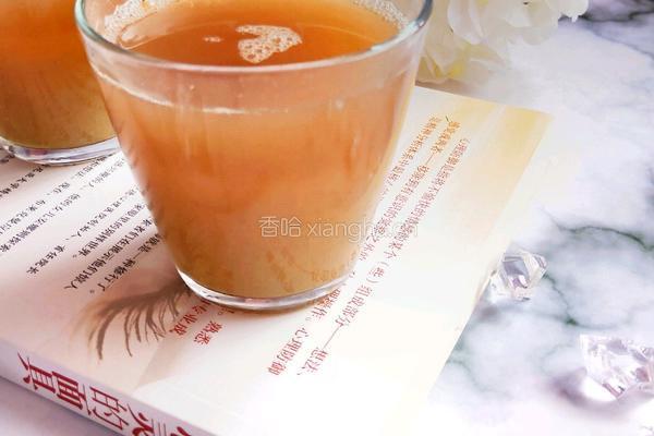 梨不仅可以当水果生吃还可以做成去暑饮料喝