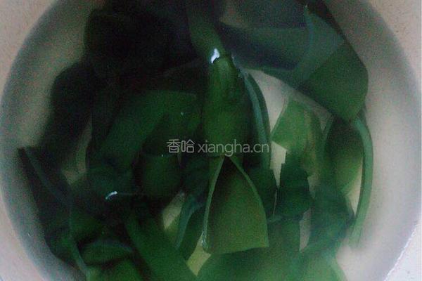 海带排骨汤的做法图解2