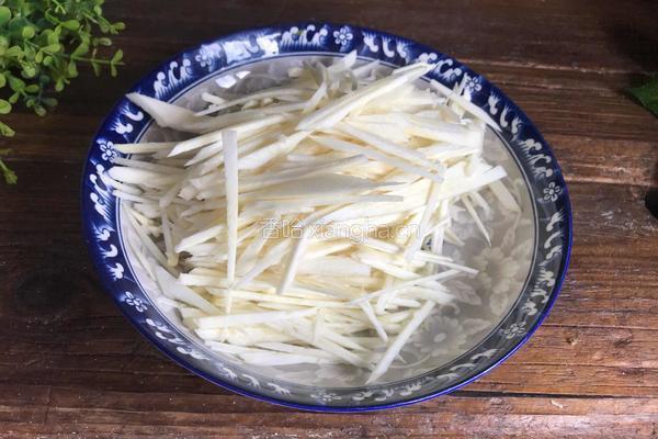 茭白炒肉丝的做法图解3