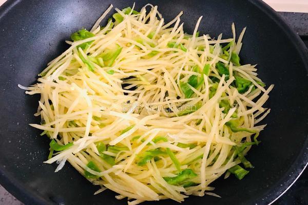 青椒土豆丝的做法图解3