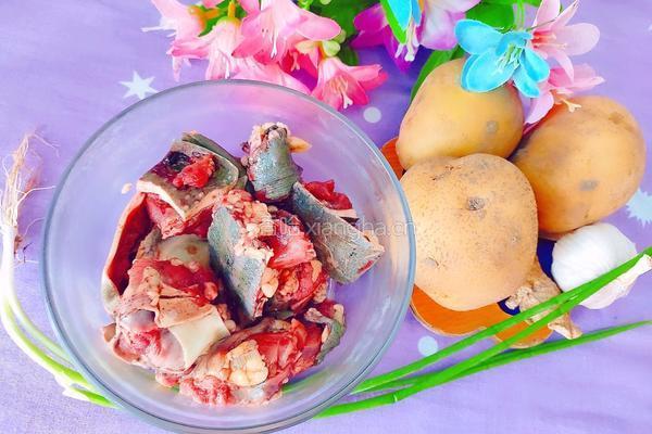 甲鱼烧土豆的做法图解1
