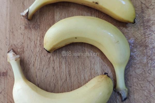 炸香蕉的做法图解1