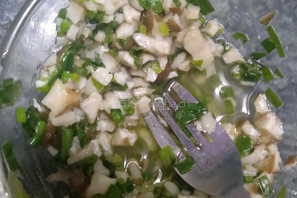 葱油饼的做法图解1