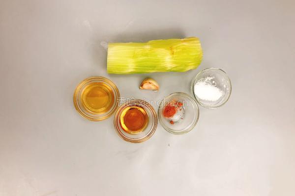减肥餐～凉拌莴笋的做法图解1
