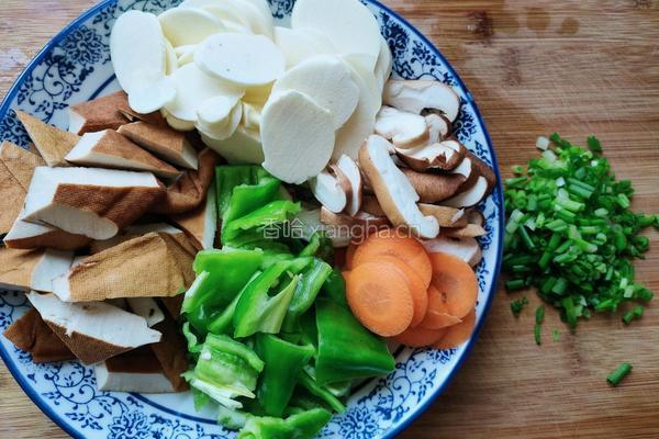 豆腐干炒素的做法图解2