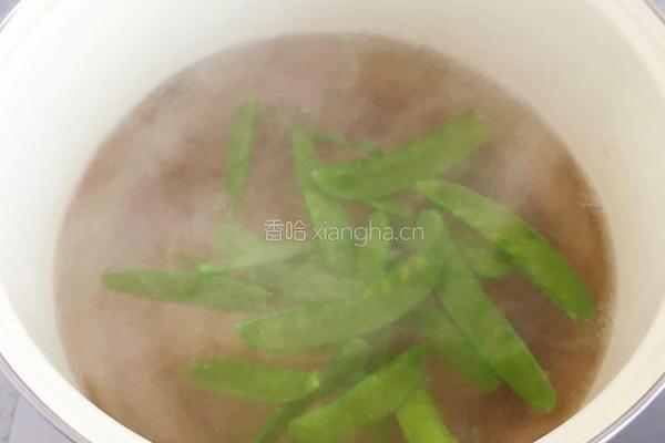 芒果鲜虾炒鱿鱼的做法图解7