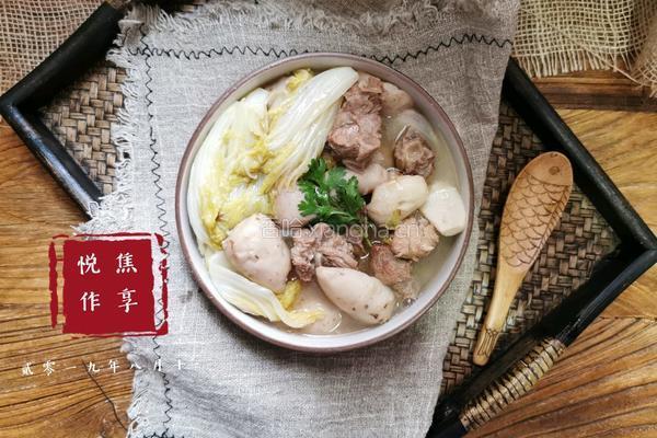 排骨芋头炖娃娃菜汤