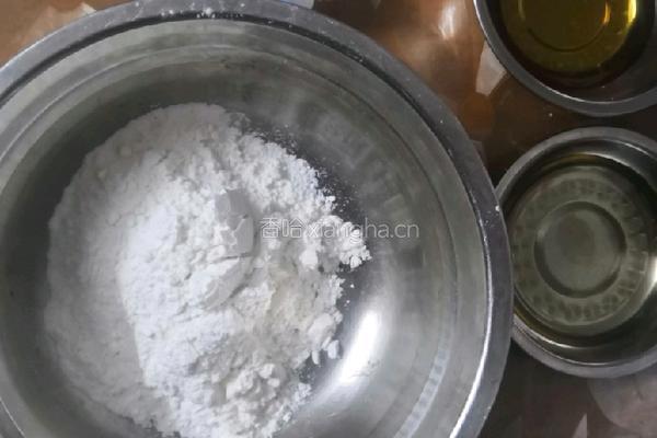 广式月饼（蛋黄白莲蓉）的做法图解1