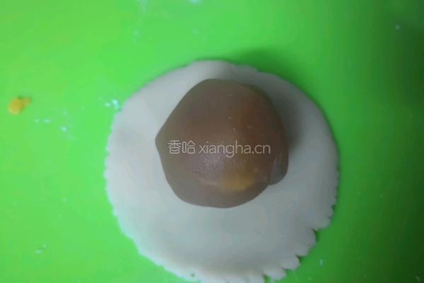 广式月饼（蛋黄白莲蓉）的做法图解12
