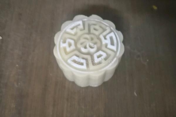 广式月饼（蛋黄白莲蓉）的做法图解14