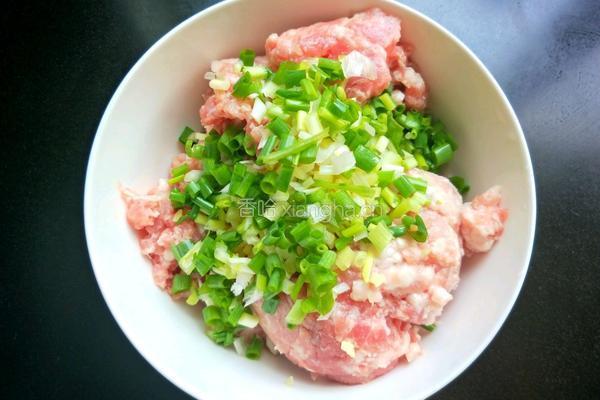 木耳菜肉丸汤的做法图解3
