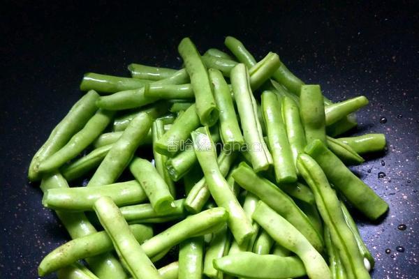 干煸豆角的做法图解3