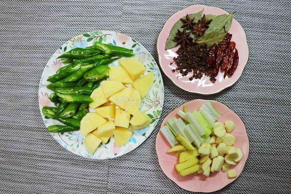 地锅鸡的做法图解2