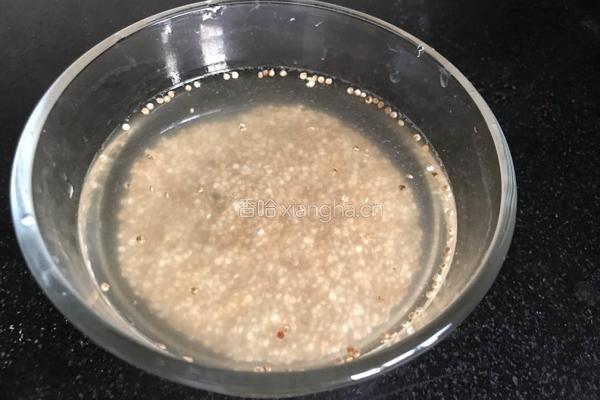 红枣藜麦粥的做法图解1