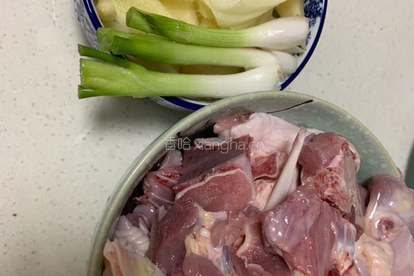 子姜焖鸭的做法图解1